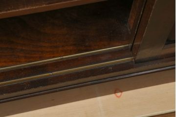 中古　特注デザイン　松本民芸家具　落ち着きのある佇まいが魅力的な食器棚(カップボード、キャビネット、戸棚、収納棚)(定価約80万円)(R-075338)