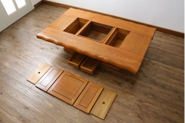 中古　大振り　ニレ材　明るい木の色味と木目が美しい囲炉裏テーブル(木製火鉢、長火鉢、ローテーブル、座卓)(R-075339)