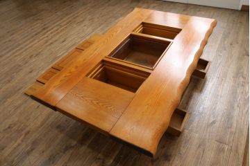 中古　大振り　ニレ材　明るい木の色味と木目が美しい囲炉裏テーブル(木製火鉢、長火鉢、ローテーブル、座卓)(R-075339)