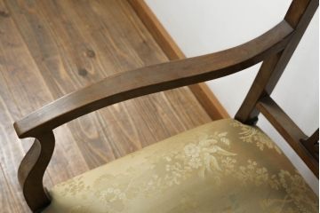 イギリスアンティーク　マホガニー材　クラシカルな佇まいが魅力的な古い洋館の象嵌入りアームチェア(ダイニングチェア、椅子、イス、英国)(R-075342)