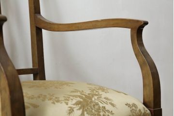 イギリスアンティーク　マホガニー材　クラシカルな佇まいが魅力的な古い洋館の象嵌入りアームチェア(ダイニングチェア、椅子、イス、英国)(R-075342)