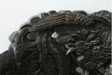 アジアンビンテージ　大迫力!!　龍と鳳凰の彫刻が目を惹く存在感抜群のアームチェア(一人掛け、ダイニングチェア、椅子、イス、板座チェア、ヴィンテージ)(R-075344)
