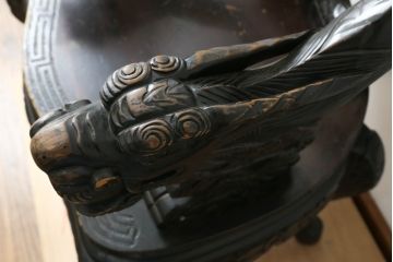 アジアンビンテージ　大迫力!!　龍と鳳凰の彫刻が目を惹く存在感抜群のアームチェア(一人掛け、ダイニングチェア、椅子、イス、板座チェア、ヴィンテージ)(R-075344)