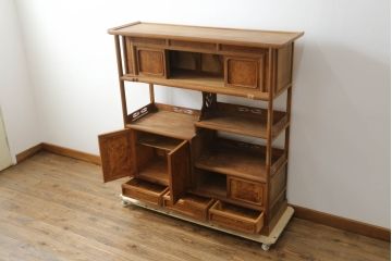 和製ビンテージ　温かみのある色合いと美しい木目が魅力の茶棚(違い棚、飾り棚、収納棚、戸棚、ヴィンテージ)(R-075345)