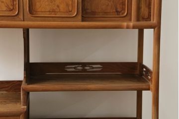 和製ビンテージ　温かみのある色合いと美しい木目が魅力の茶棚(違い棚、飾り棚、収納棚、戸棚、ヴィンテージ)(R-075345)