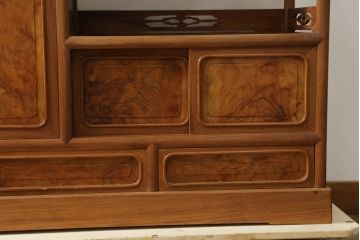 和製ビンテージ　温かみのある色合いと美しい木目が魅力の茶棚(違い棚、飾り棚、収納棚、戸棚、ヴィンテージ)(R-075345)