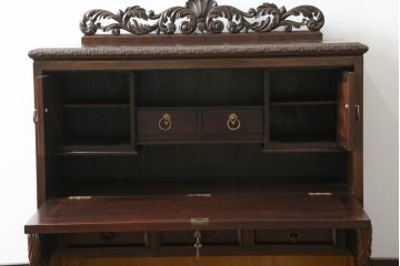 和製ビンテージ　高級品!!　神戸洋家具　桜材　美しい彫刻のライティングビューロー(ワークデスク、簿記机、収納棚、戸棚、在宅用、在宅ワーク用、ヴィンテージ)(R-075346)