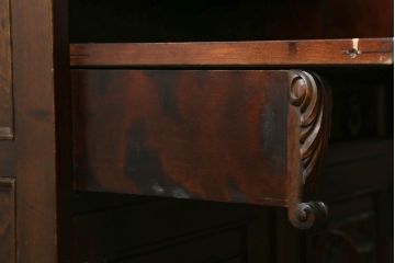 和製ビンテージ　高級品!!　神戸洋家具　桜材　美しい彫刻のライティングビューロー(ワークデスク、簿記机、収納棚、戸棚、在宅用、在宅ワーク用、ヴィンテージ)(R-075346)