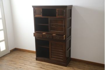 中古　美品!!　高級品!!　九州民芸家具　欅(ケヤキ)材　上質な和の空間を演出する二段重ね水屋箪笥(食器棚、茶タンス、キャビネット、収納棚、戸棚、重ねタンス、店舗什器)(定価約100万円)(R-075347)