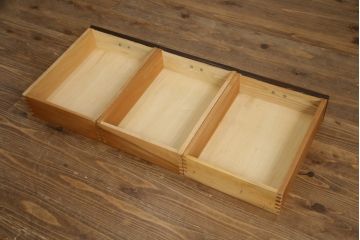 中古　美品!!　高級品!!　九州民芸家具　欅(ケヤキ)材　上質な和の空間を演出する二段重ね水屋箪笥(食器棚、茶タンス、キャビネット、収納棚、戸棚、重ねタンス、店舗什器)(定価約100万円)(R-075347)