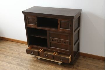 中古　美品!!　高級品!!　九州民芸家具　欅(ケヤキ)材　上質な和の空間を演出する水屋箪笥サイドボード(食器棚、茶タンス、サイドキャビネット、収納棚、戸棚、店舗什器)(R-075348)