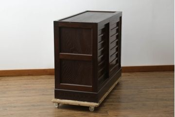 中古　美品!!　高級品!!　九州民芸家具　欅(ケヤキ)材　上質な和の空間を演出する水屋箪笥サイドボード(食器棚、茶タンス、サイドキャビネット、収納棚、戸棚、店舗什器)(R-075349)