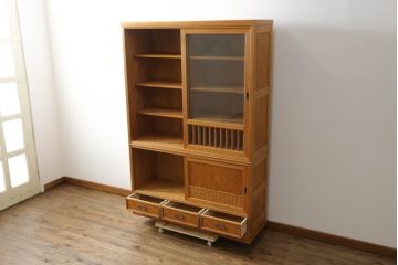 中古　美品!!　高級品　品のある佇まいが目を惹く屋久杉の茶箪笥(食器棚、収納棚、戸棚、キャビネット、引き出し、店舗什器)(定価約65万円)(R-075350)