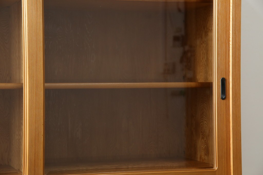 中古　美品!!　高級品　品のある佇まいが目を惹く屋久杉の茶箪笥　定価約65万円相当　(R-075350)