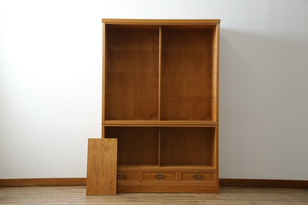 中古　美品!!　高級品　品のある佇まいが目を惹く屋久杉の茶箪笥　定価約65万円相当　(R-075350)