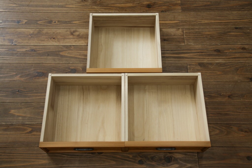 中古　美品!!　高級品　品のある佇まいが目を惹く屋久杉の茶箪笥　定価約65万円相当　(R-075350)