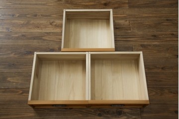 中古　美品!!　高級品　品のある佇まいが目を惹く屋久杉の茶箪笥　定価約65万円相当　(R-075350)