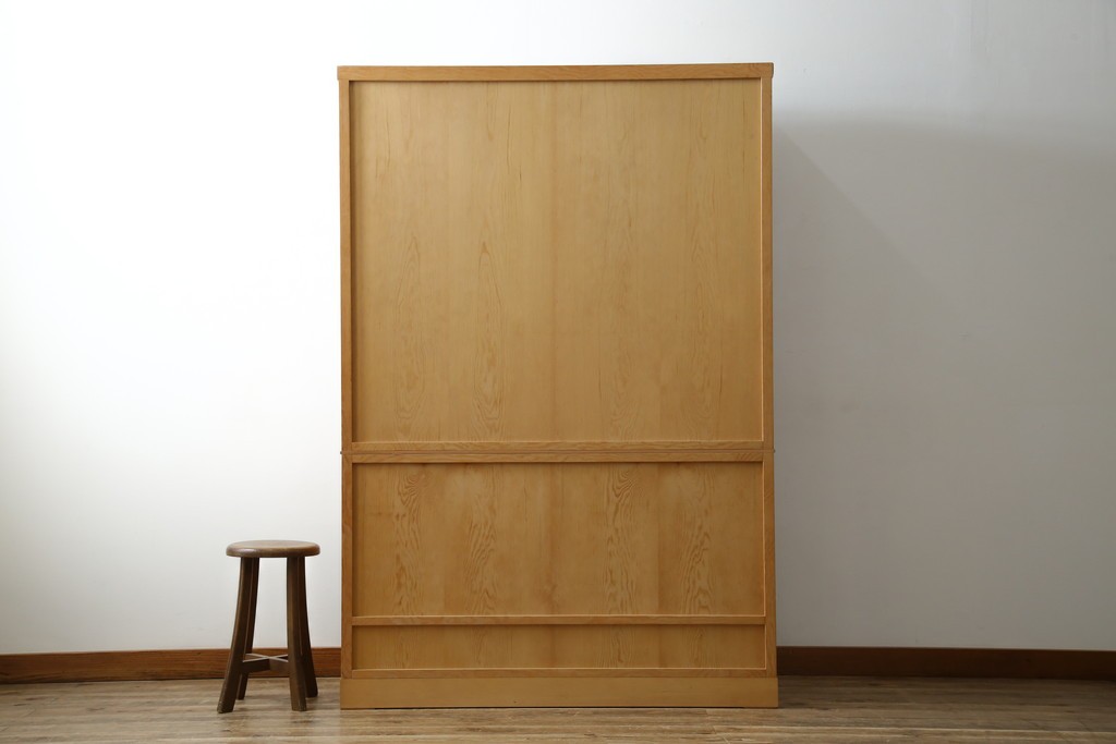 中古　美品!!　高級品　品のある佇まいが目を惹く屋久杉の茶箪笥　定価約65万円相当　(R-075350)