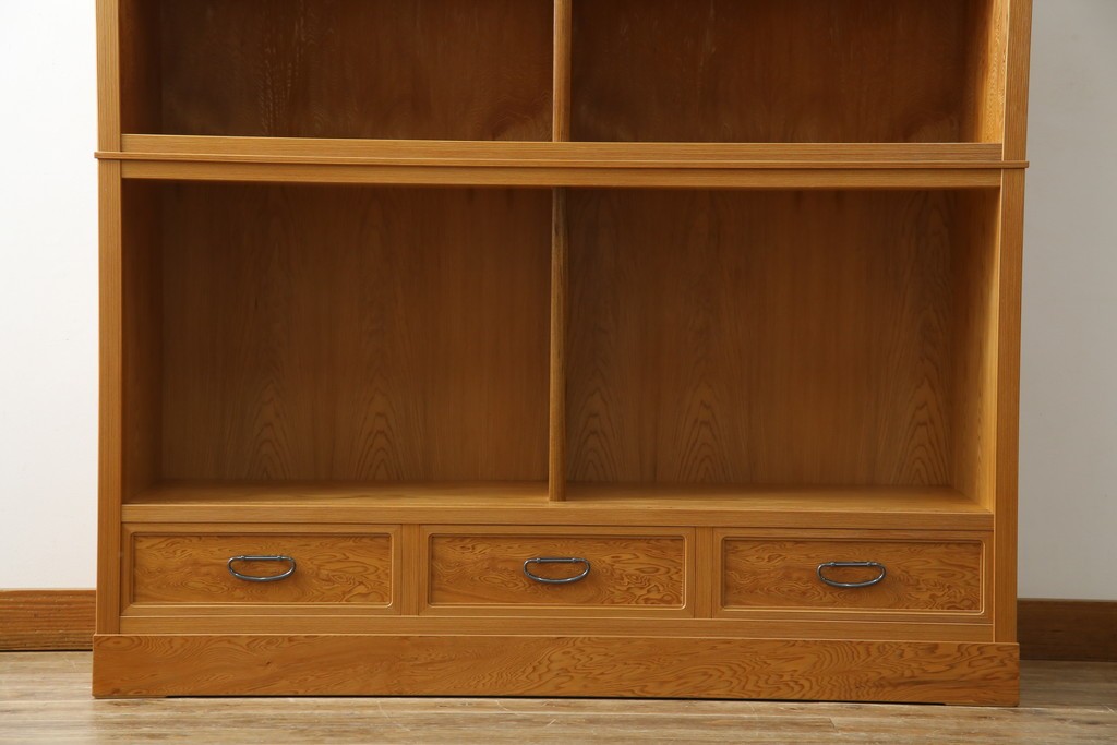 中古　美品!!　高級品　品のある佇まいが目を惹く屋久杉の茶箪笥　定価約65万円相当　(R-075350)