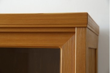 中古　美品!!　高級品　品のある佇まいが目を惹く屋久杉の茶箪笥　定価約65万円相当　(R-075350)