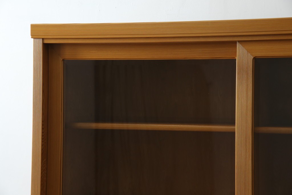 中古　美品!!　高級品　品のある佇まいが目を惹く屋久杉の茶箪笥　定価約65万円相当　(R-075350)