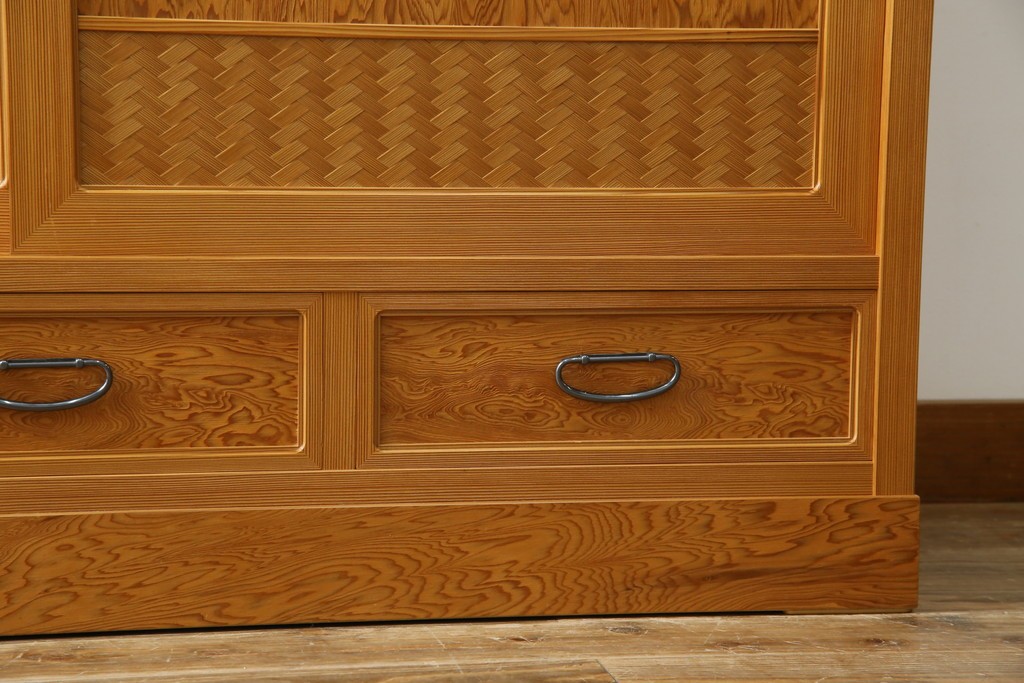 中古　美品!!　高級品　品のある佇まいが目を惹く屋久杉の茶箪笥　定価約65万円相当　(R-075350)