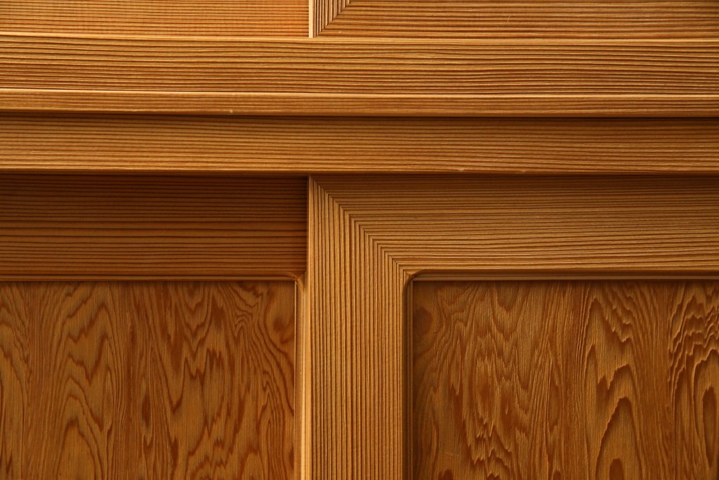 中古　美品!!　高級品　品のある佇まいが目を惹く屋久杉の茶箪笥　定価約65万円相当　(R-075350)