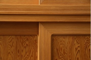 中古　美品!!　高級品　品のある佇まいが目を惹く屋久杉の茶箪笥　定価約65万円相当　(R-075350)