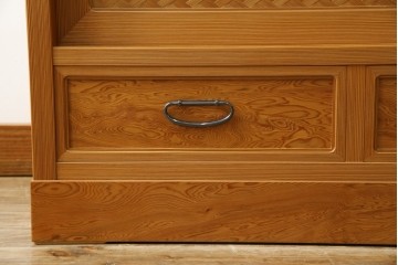 中古　美品!!　高級品　品のある佇まいが目を惹く屋久杉の茶箪笥　定価約65万円相当　(R-075350)