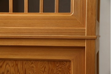 中古　美品!!　高級品　品のある佇まいが目を惹く屋久杉の茶箪笥　定価約65万円相当　(R-075350)