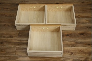 中古　美品!!　高級品　品のある佇まいが目を惹く屋久杉の茶箪笥　定価約65万円相当　(R-075350)