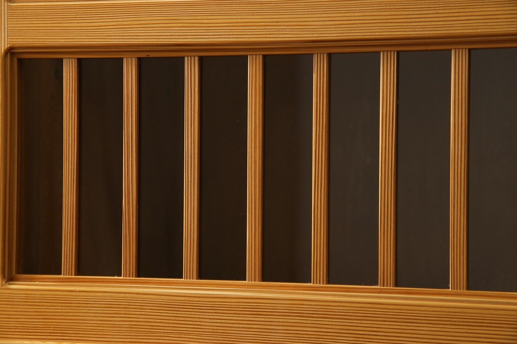 中古　美品!!　高級品　品のある佇まいが目を惹く屋久杉の茶箪笥　定価約65万円相当　(R-075350)