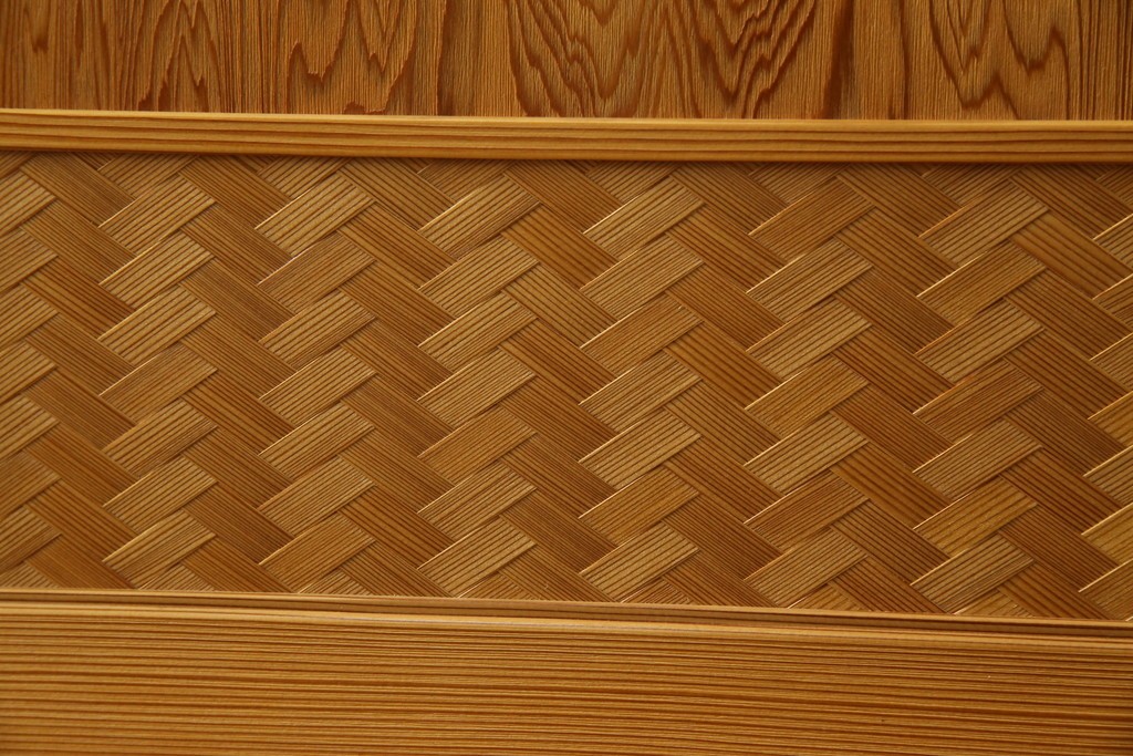 中古　美品!!　高級品　品のある佇まいが目を惹く屋久杉の茶箪笥　定価約65万円相当　(R-075350)