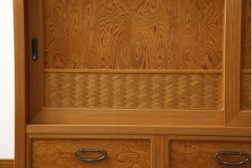 中古　美品!!　高級品　品のある佇まいが目を惹く屋久杉の茶箪笥　定価約65万円相当　(R-075350)