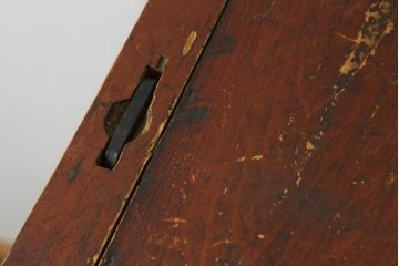 和製アンティーク　前欅(ケヤキ)材　檜(ヒノキ)材　框組み　角手金具　重厚感のある佇まいが魅力の松本帳場箪笥(引き出し、収納箪笥、整理タンス、時代箪笥、和たんす)(R-075354)