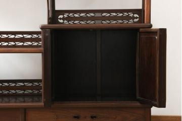 和製ビンテージ　最高級!!　指物師　好菊作　総紫檀(シタン)材　高蒔絵入り　品のある佇まいが魅力の隠し引き出し付き飾り棚(茶棚、違い棚、戸棚、収納棚、ヴィンテージ)(R-075355)