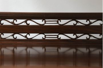 和製ビンテージ　最高級!!　指物師　好菊作　総紫檀(シタン)材　高蒔絵入り　品のある佇まいが魅力の隠し引き出し付き飾り棚(茶棚、違い棚、戸棚、収納棚、ヴィンテージ)(R-075355)