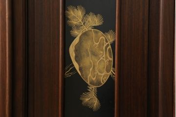 和製ビンテージ　最高級!!　指物師　好菊作　総紫檀(シタン)材　高蒔絵入り　品のある佇まいが魅力の隠し引き出し付き飾り棚(茶棚、違い棚、戸棚、収納棚、ヴィンテージ)(R-075355)