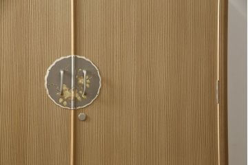 中古　美品!!　一峰刀　柔らかな色合いが魅力的な加茂総桐箪笥(胴丸、総桐たんす、衣装箪笥、着物箪笥、和タンス、引き出し、)(定価約100万円)(R-075356)