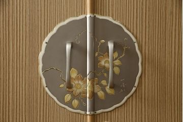 中古　美品!!　一峰刀　柔らかな色合いが魅力的な加茂総桐箪笥(胴丸、総桐たんす、衣装箪笥、着物箪笥、和タンス、引き出し、)(定価約100万円)(R-075356)