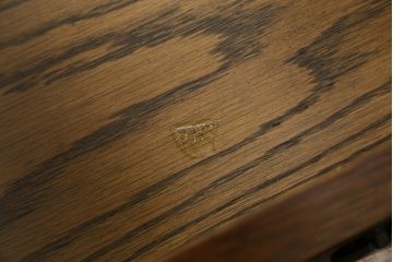 中古　old charm(オールドチャーム)　オーク材　深みのある色合いとアンティーク調のデザインが魅力的な組立て式両袖机(デスク、ニーホールデスク、プレジデントデスク、在宅用、在宅ワーク用、英国)(R-075358)