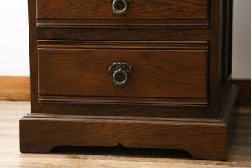 中古　old charm(オールドチャーム)　オーク材　深みのある色合いとアンティーク調のデザインが魅力的な組立て式両袖机(デスク、ニーホールデスク、プレジデントデスク、在宅用、在宅ワーク用、英国)(R-075358)