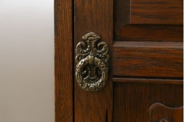 中古　old charm(オールドチャーム)　オーク材　深みのある色合いとアンティーク調のデザインが魅力的な組立て式両袖机(デスク、ニーホールデスク、プレジデントデスク、在宅用、在宅ワーク用、英国)(R-075358)