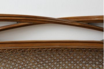 中古　イタリア製　メデア(Medea)　優美な佇まいが魅力的!!ラタンが涼し気な印象のヘッドボード(ベッドフレーム、ダブル)(定価約50万円)(R-075359)