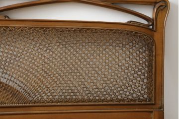 中古　イタリア製　メデア(Medea)　優美な佇まいが魅力的!!ラタンが涼し気な印象のヘッドボード(ベッドフレーム、ダブル)(定価約50万円)(R-075359)