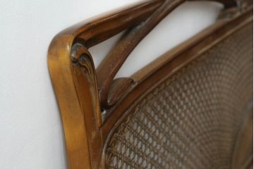 中古　イタリア製　メデア(Medea)　優美な佇まいが魅力的!!ラタンが涼し気な印象のヘッドボード(ベッドフレーム、ダブル)(定価約50万円)(R-075359)