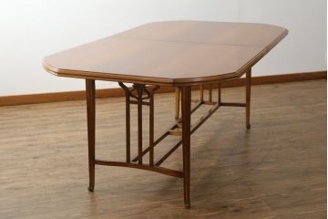 中古　IDC大塚家具取り扱い　イタリア高級家具　メデア(Medea)　クラシカルな佇まいが美しいダイニングテーブル(定価約100万円)(食卓)(R-075364)