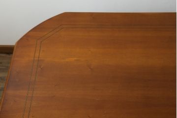 中古　IDC大塚家具取り扱い　イタリア高級家具　メデア(Medea)　クラシカルな佇まいが美しいダイニングテーブル(定価約100万円)(食卓)(R-075364)