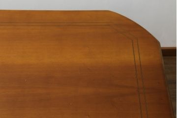 中古　IDC大塚家具取り扱い　イタリア高級家具　メデア(Medea)　クラシカルな佇まいが美しいダイニングテーブル(定価約100万円)(食卓)(R-075364)