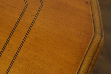 中古　IDC大塚家具取り扱い　イタリア高級家具　メデア(Medea)　クラシカルな佇まいが美しいダイニングテーブル(定価約100万円)(食卓)(R-075364)